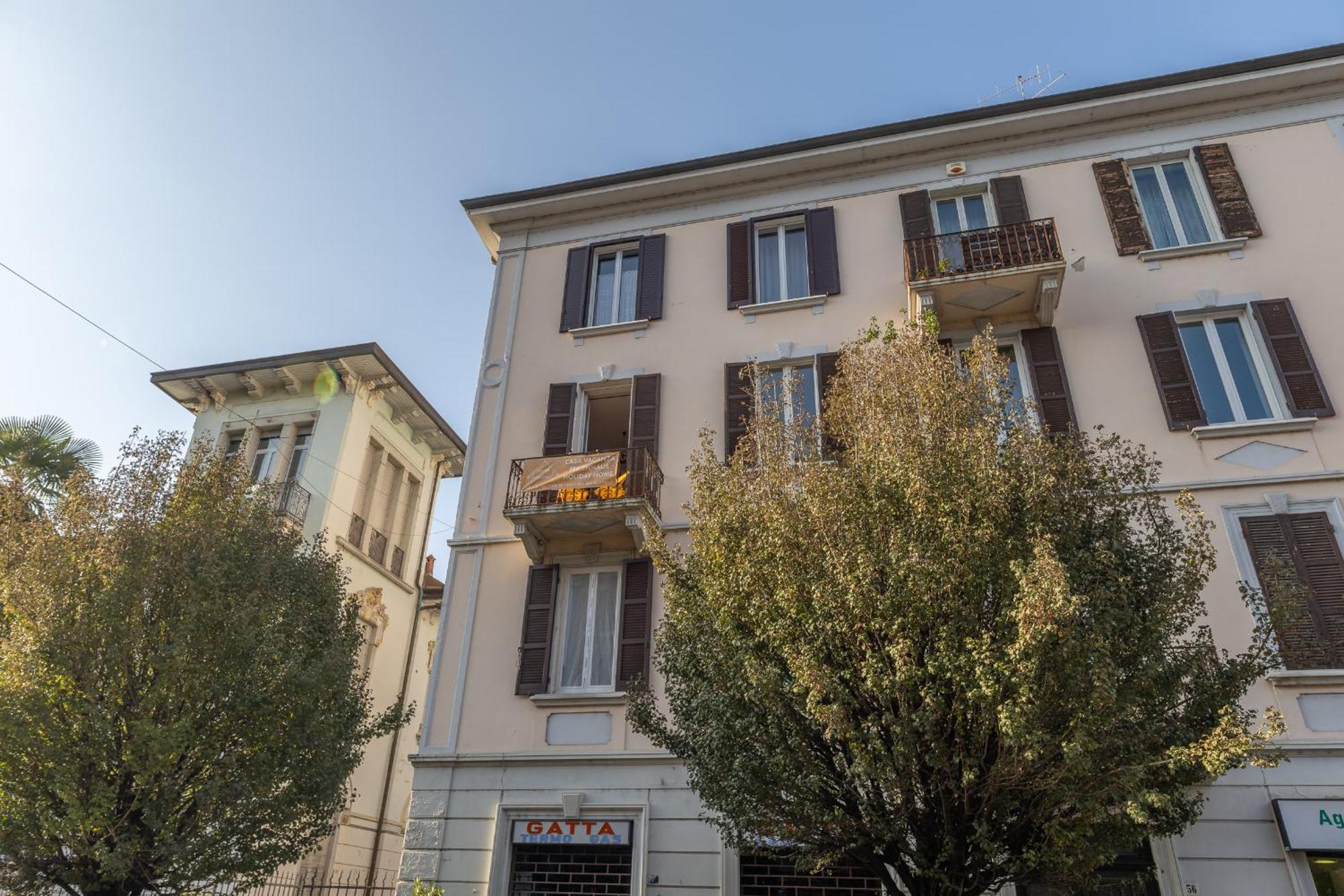 Casa Vacanza Dimora Vincenza Luino Exterior photo