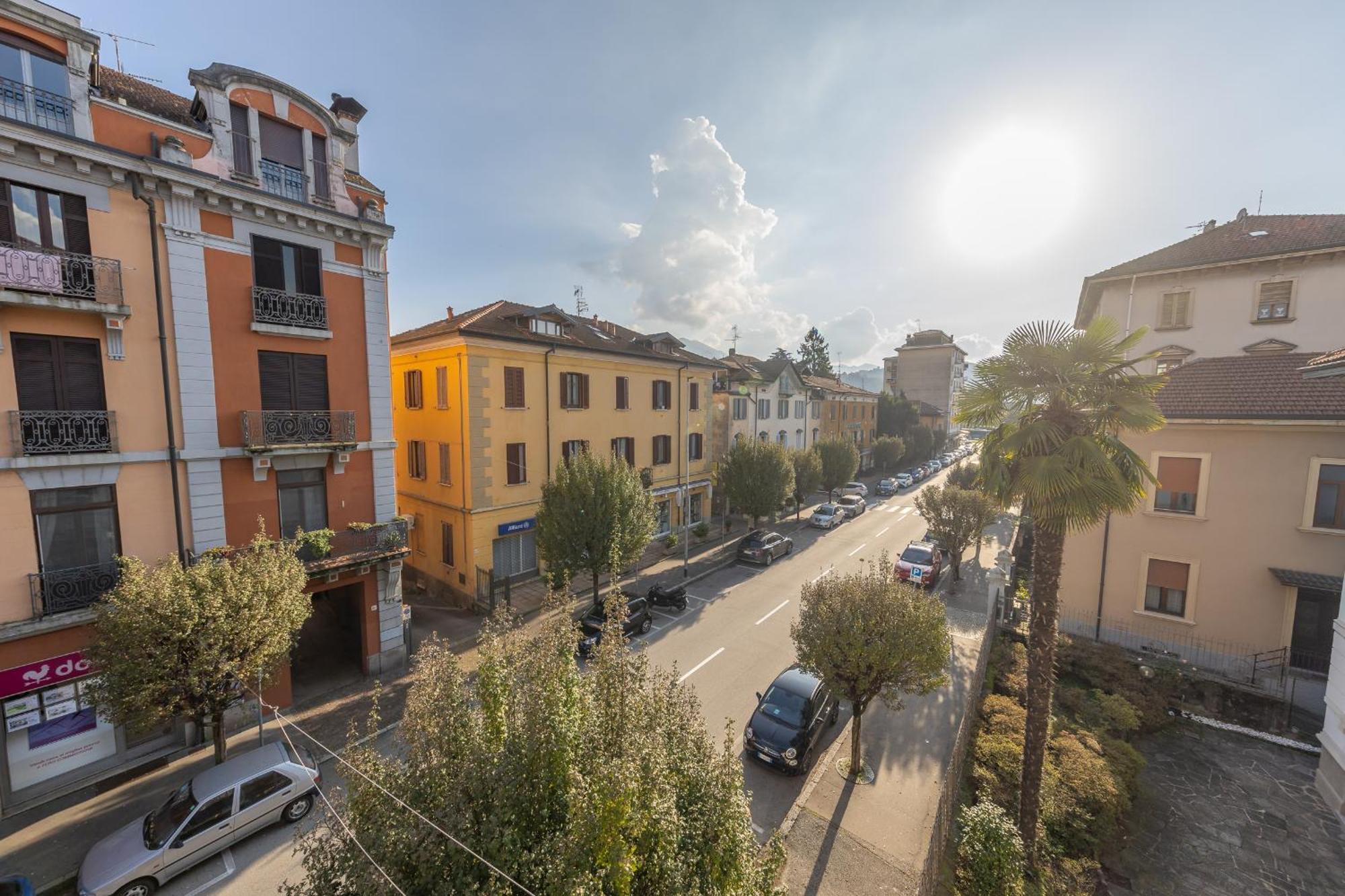 Casa Vacanza Dimora Vincenza Luino Exterior photo